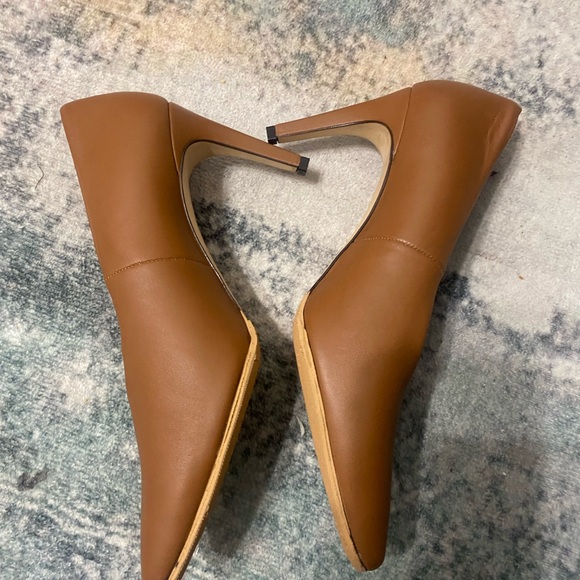 NWOT Club Monaco BRENNAHA PUMPS IN COGNAC - Picture 3 of 8